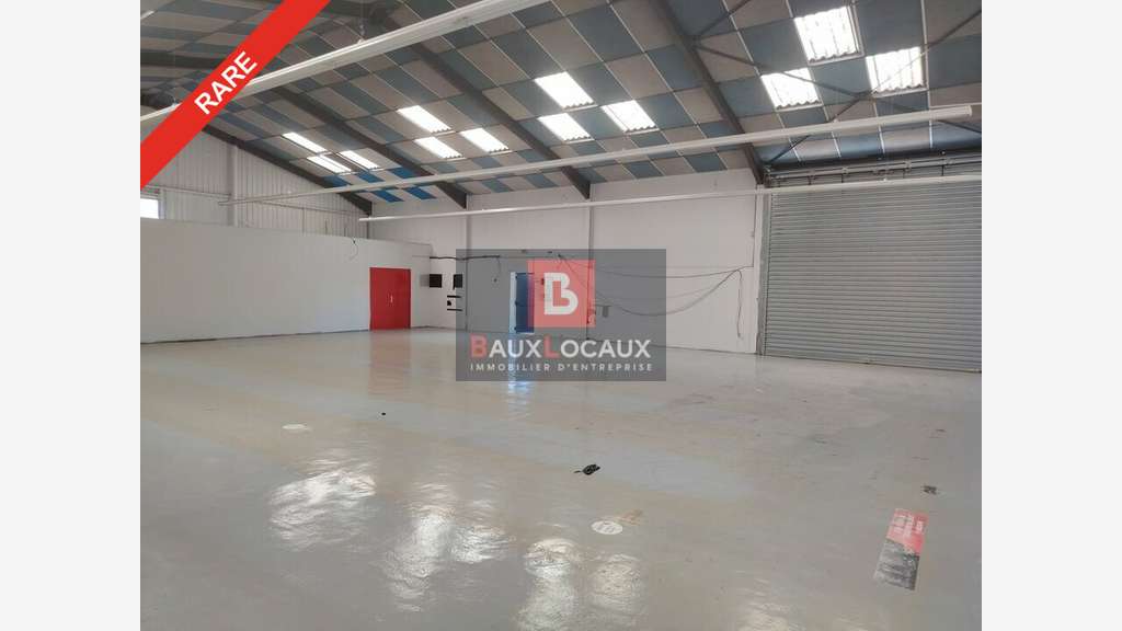 Entrepôt 300m² à louer à Salon-de-Provence