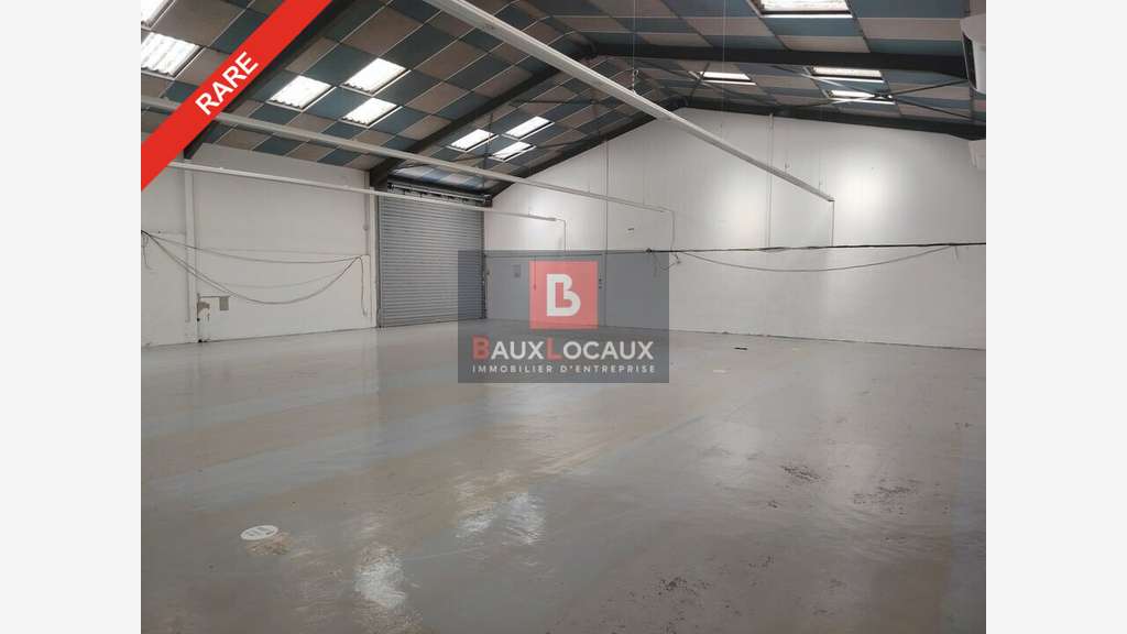 Entrepôt 300m² à louer à Salon-de-Provence