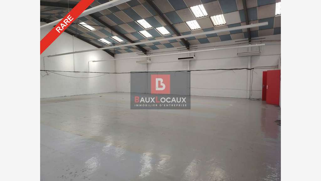 Entrepôt 300m² à louer à Salon-de-Provence
