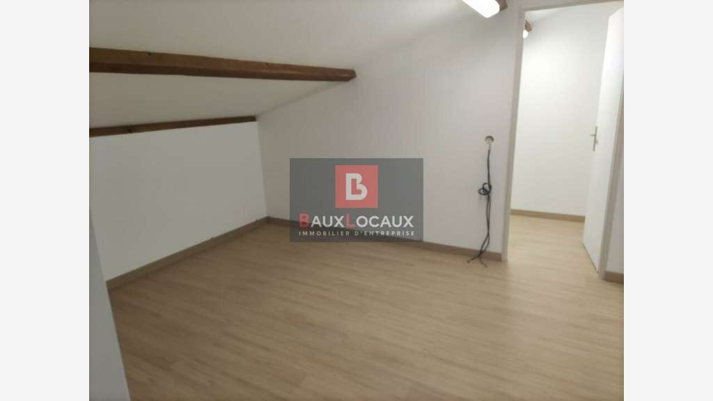 Location entrepôt bureaux 130m² Salon de Provence
