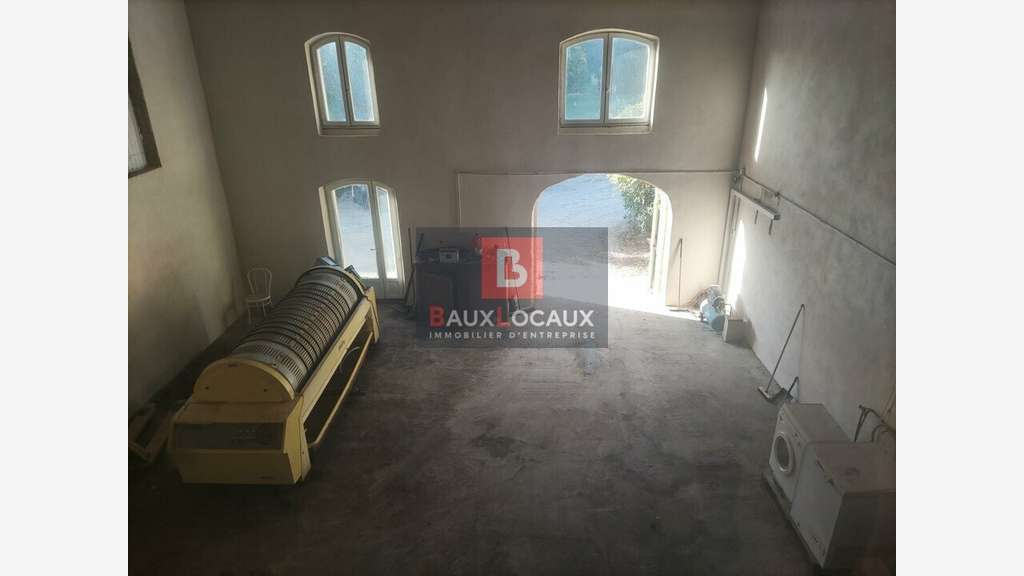 Location entrepôt bureaux 130m² Salon de Provence
