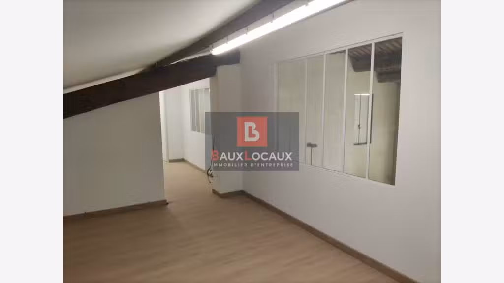 Location entrepôt bureaux 130m² Salon de Provence