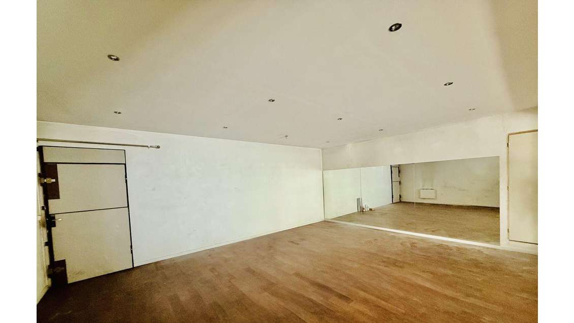 Location local d'activités 70m² à Samois-sur-Seine