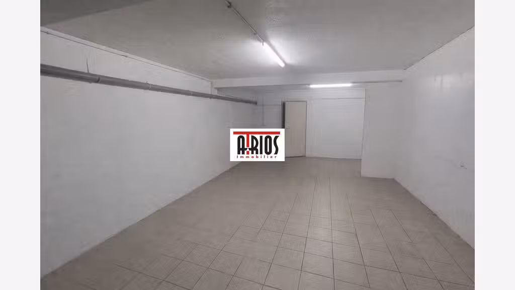 Local stockage 200m² à louer Sanary-sur-Mer centre