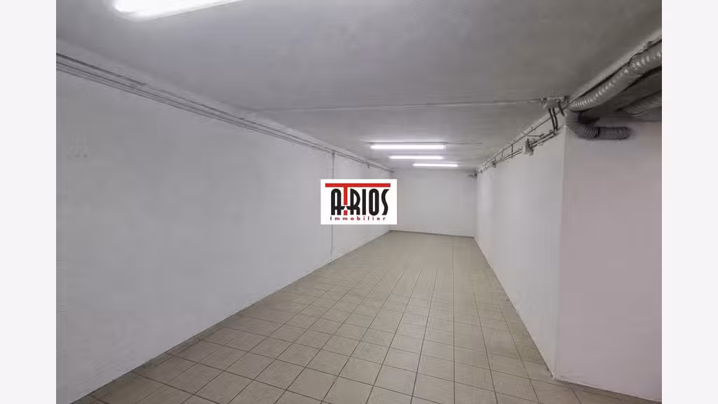 Local stockage 200m² à louer Sanary-sur-Mer centre