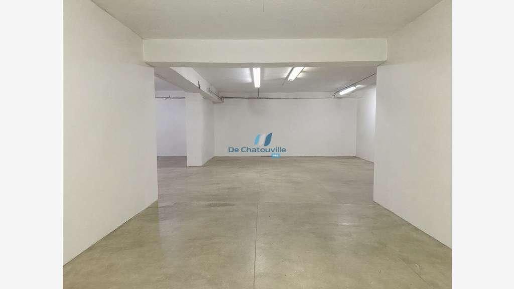 Loue local pro espace de stockage 200m² à Sanary