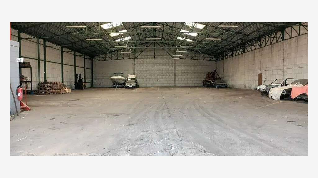 À louer local d'activités 1 214m² ZI Sandouville