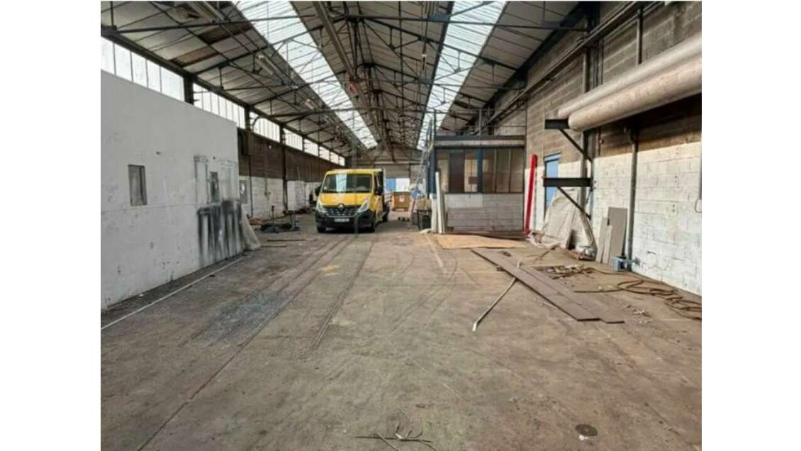 Local d'activité 560m² à louer à Sandouville