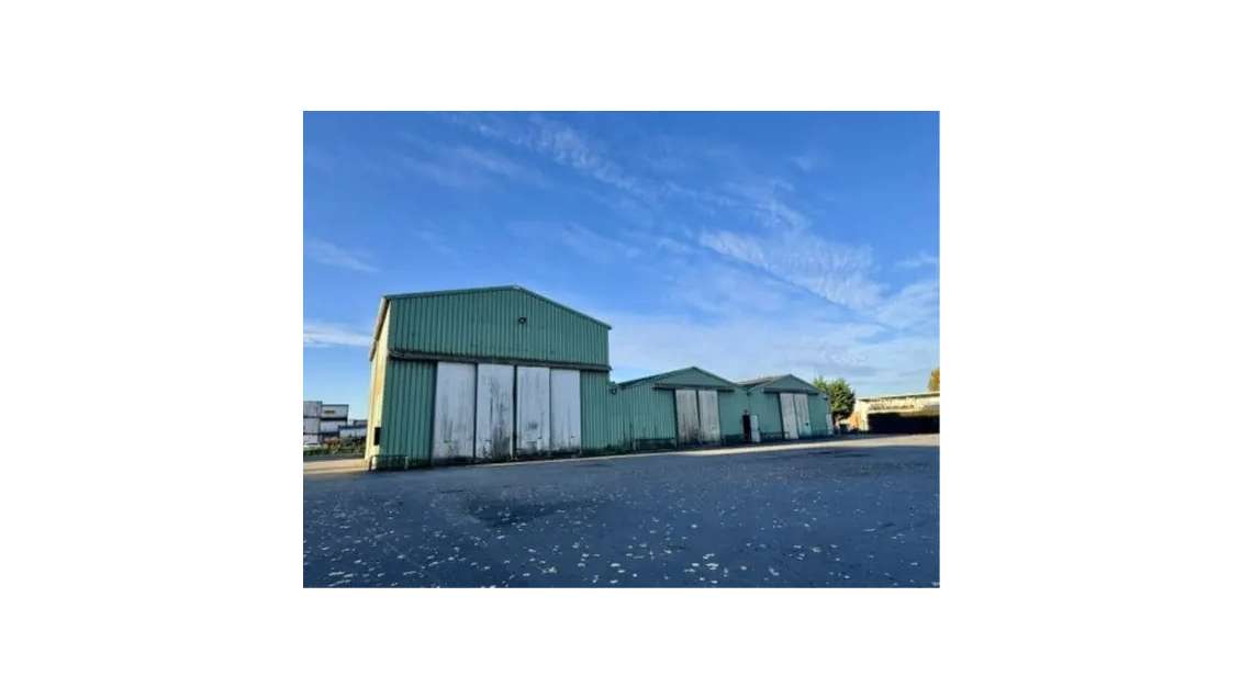 À louer local industriel 1200m² à Sandouville