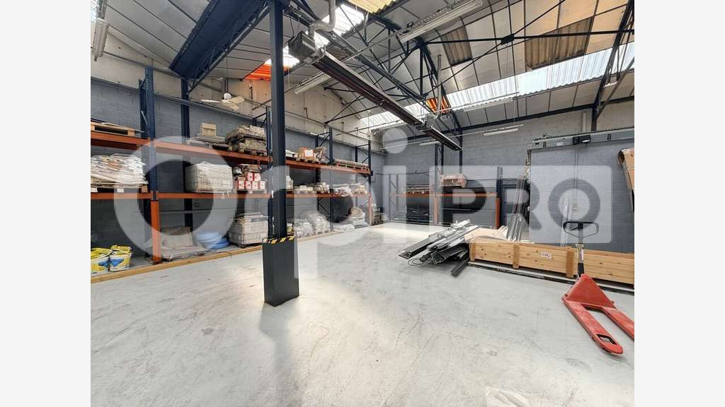 A louer entrepôt fonctionnel de 650m² Sandouville