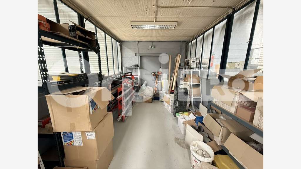 A louer entrepôt fonctionnel de 650m² Sandouville