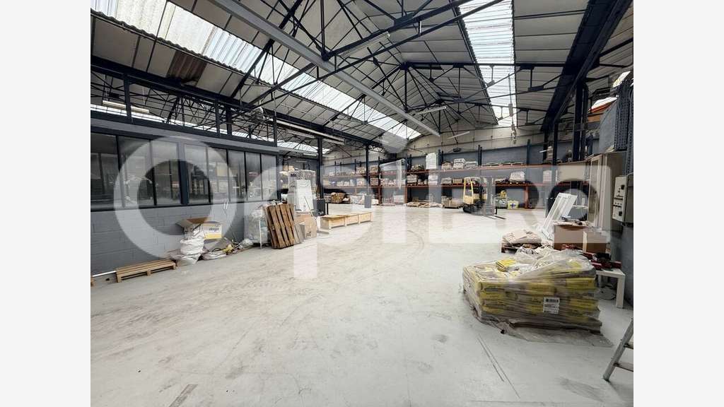 A louer entrepôt fonctionnel de 650m² Sandouville