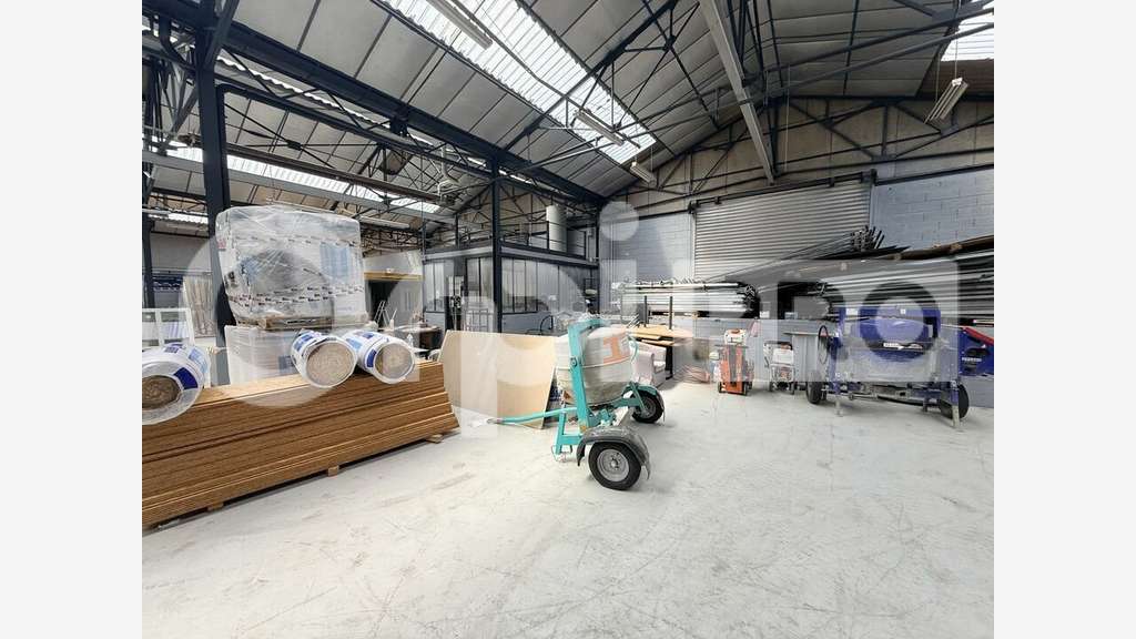 A louer entrepôt fonctionnel de 650m² Sandouville