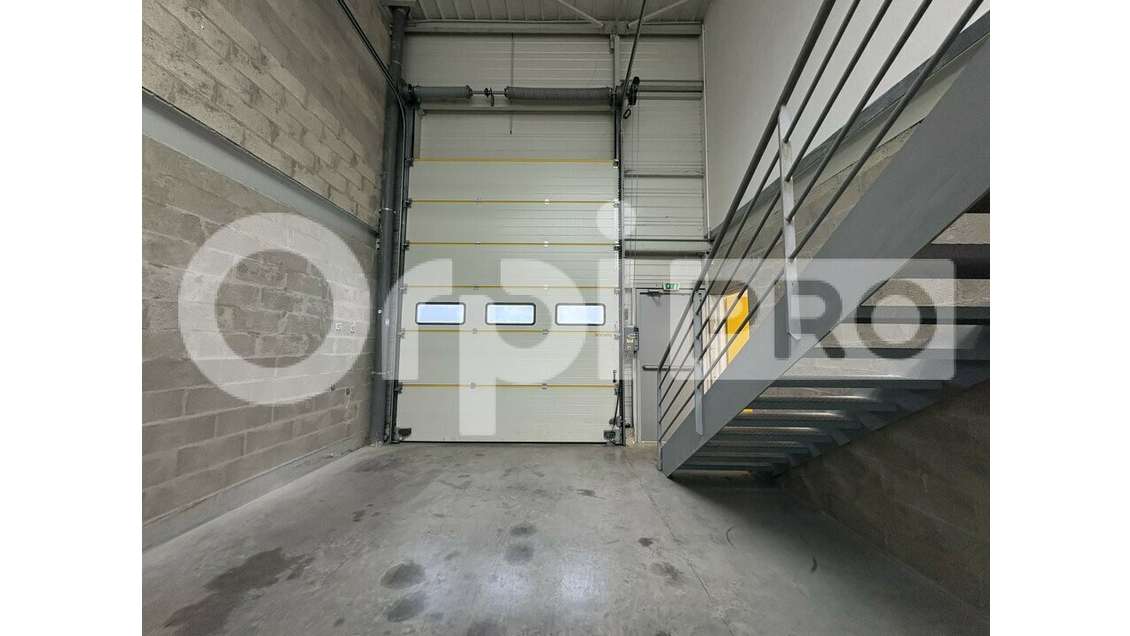 Local d'activité 138m² à louer à Santeny