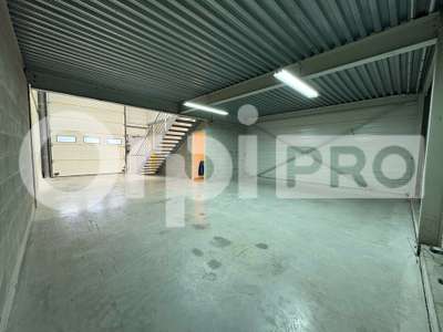 Location Locaux d'activités - Entrepôts à Santeny