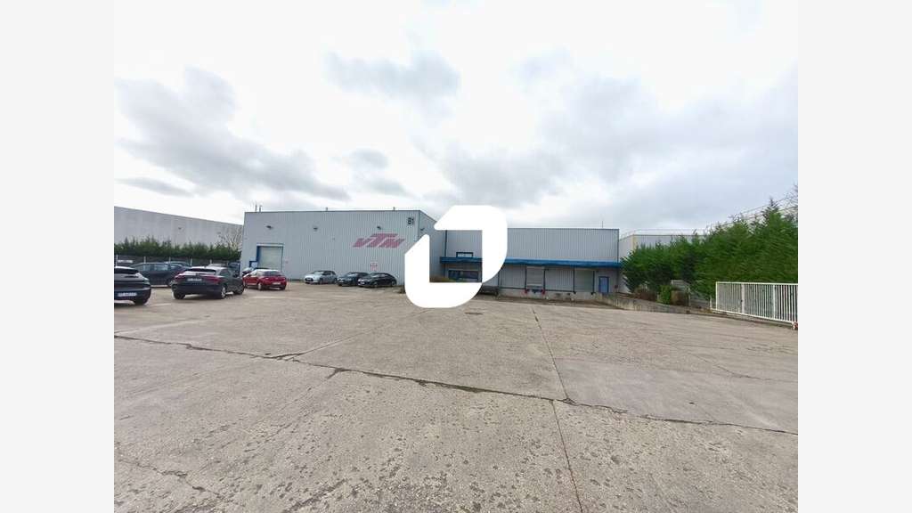 A louer Local d'activité 2000m² Santeny