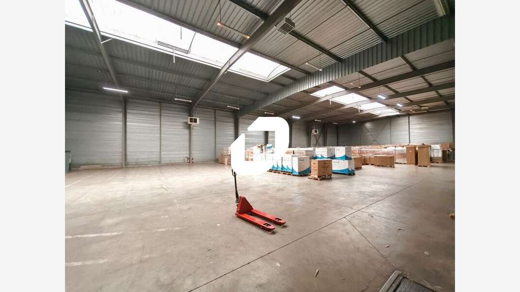 A louer Local d'activité 2000m² Santeny