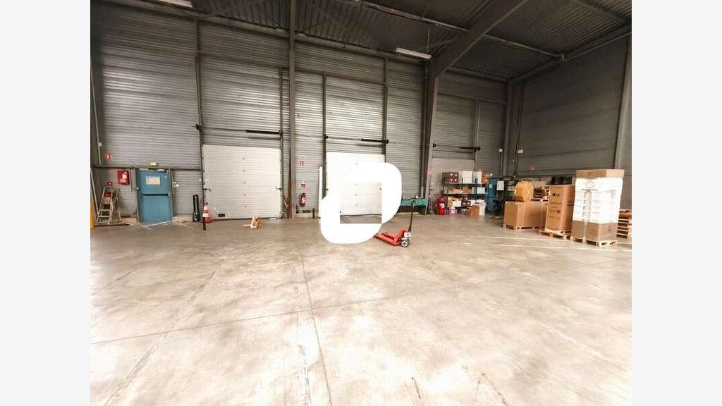 A louer Local d'activité 2000m² Santeny