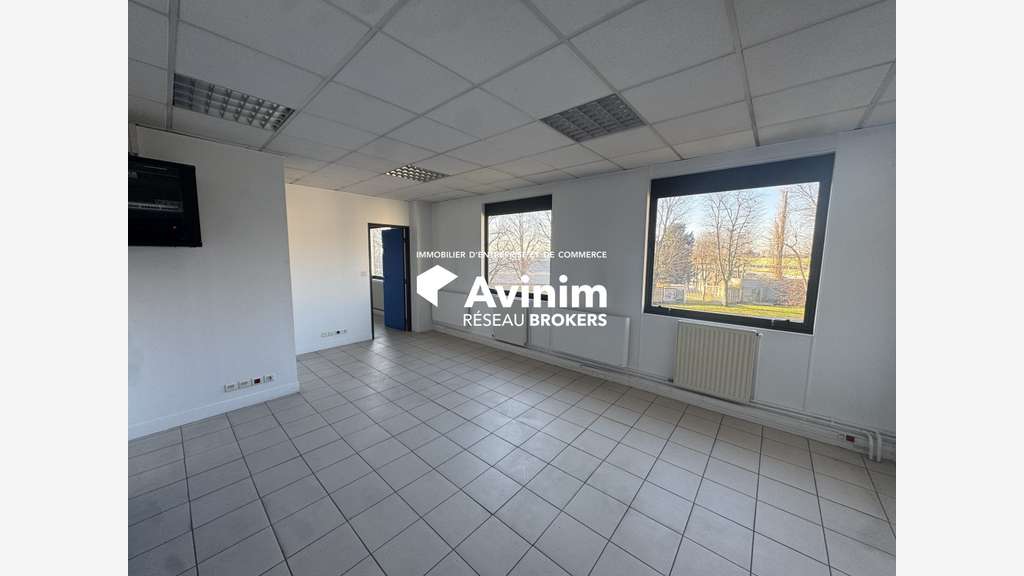 A louer entrepôt 732m² à Sarcelles