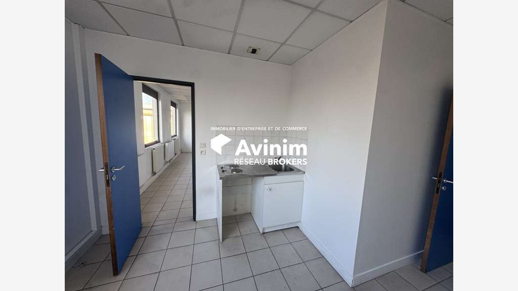 A louer entrepôt 732m² à Sarcelles