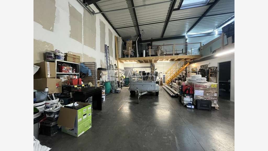 Local d'activité récent 190m² à louer à Sarcey