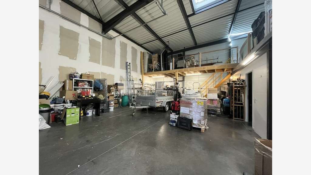 Local d'activité récent 190m² à louer à Sarcey