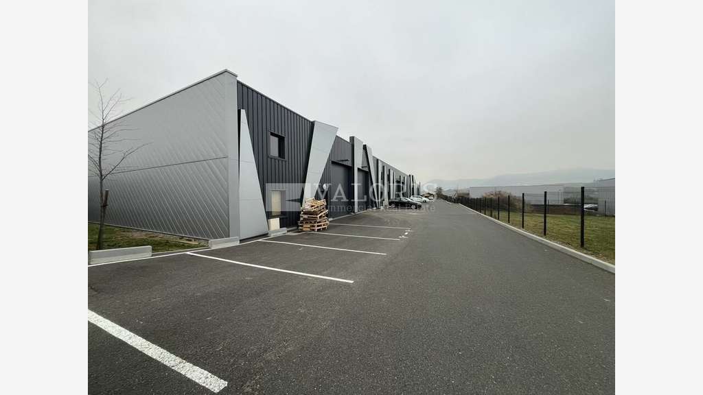 Local d'activité récent 190m² à louer à Sarcey