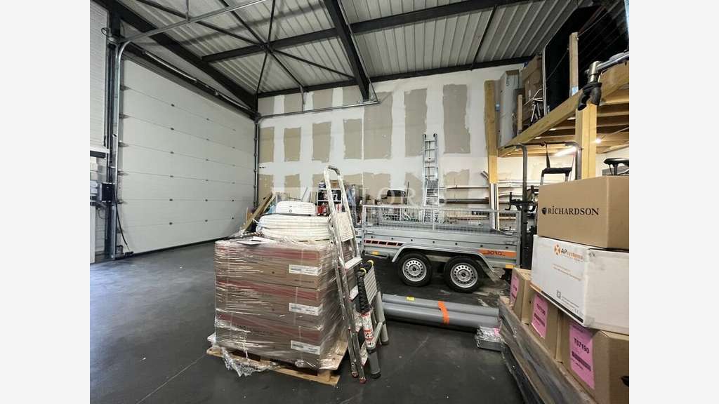 Local d'activité récent 190m² à louer à Sarcey