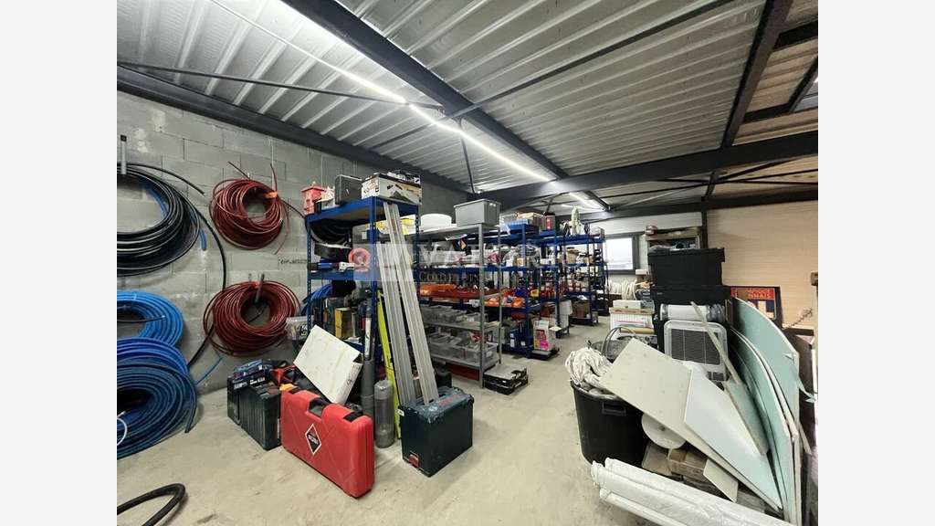 Local d'activité récent 190m² à louer à Sarcey