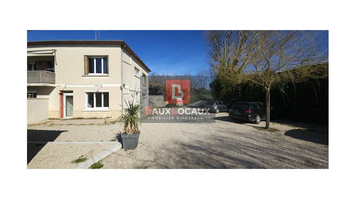 SARRIANS - LOCAL PROFESSIONNEL à louer