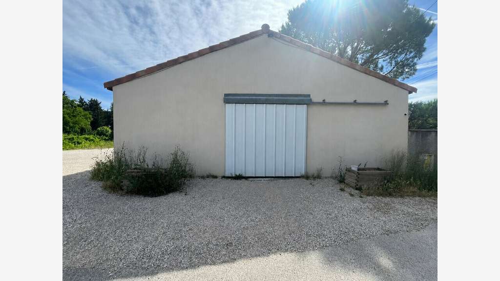A louer local d'activité de 80m² à Sarrians