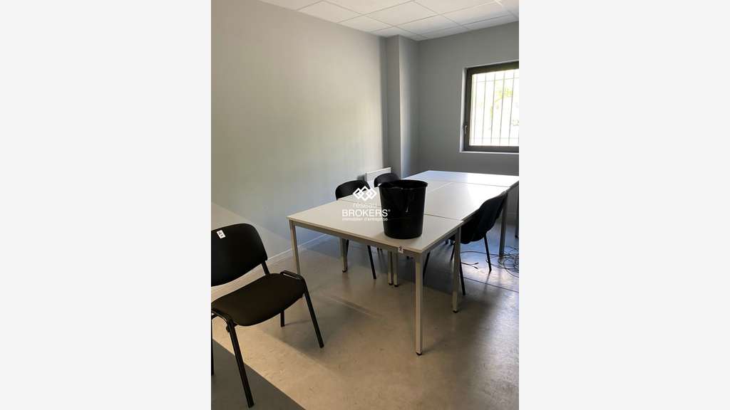 Loue local mixte 2358m² sur 2 niveaux à Sassenage