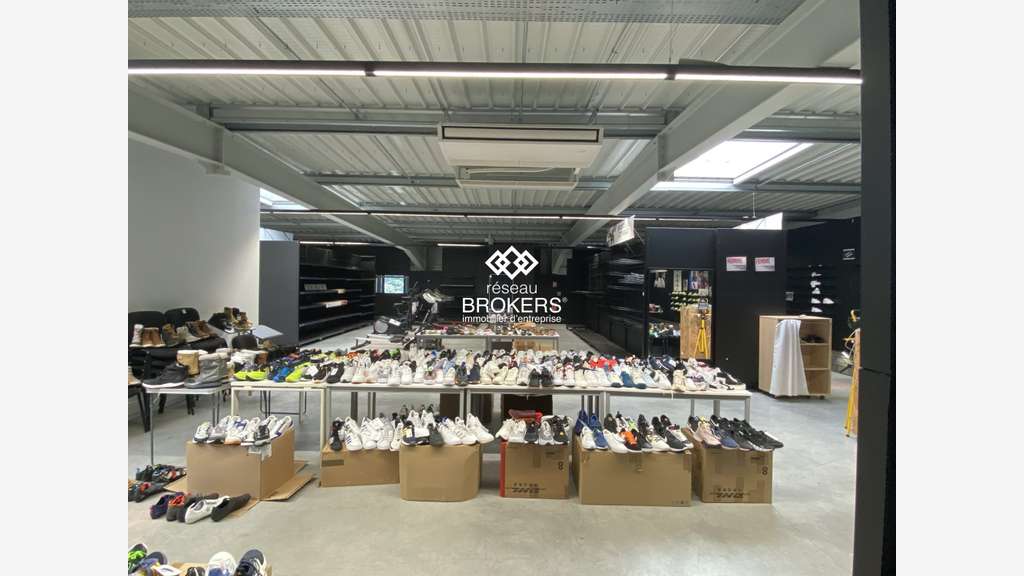 Loue local mixte 2358m² sur 2 niveaux à Sassenage