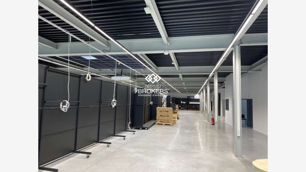 Loue local mixte 2358m² sur 2 niveaux à Sassenage