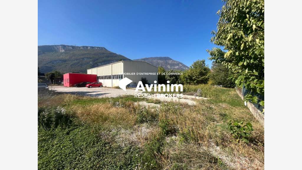A louer local 370m² en bordure de rocade Sassenage