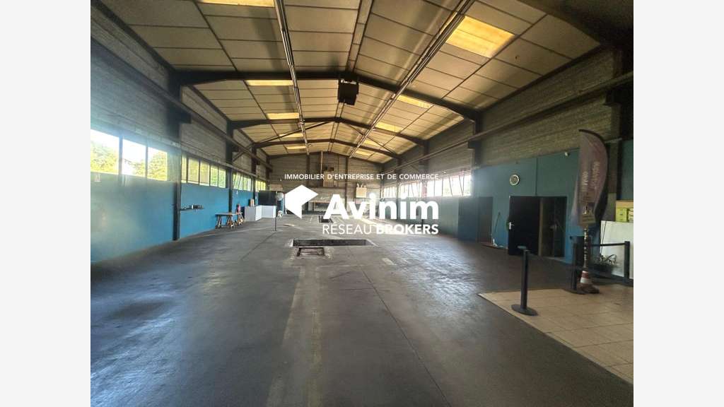 A louer local 370m² en bordure de rocade Sassenage