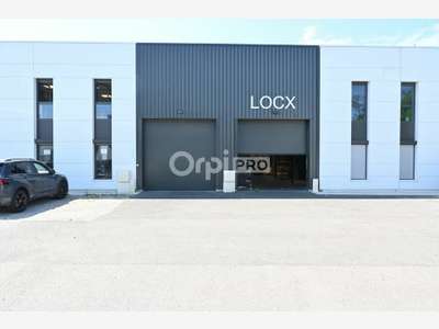 A louer local activité de 877m² à Sathonay Camp