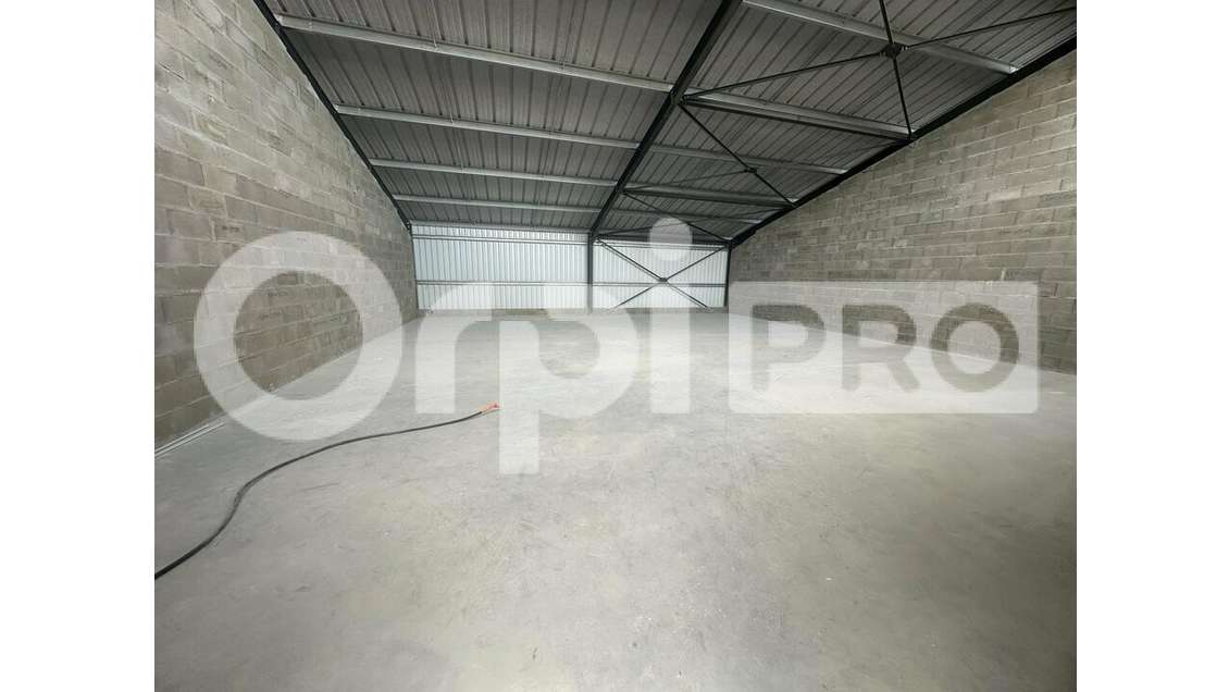 A louer local artisanal stockage 328m² Saubrigues