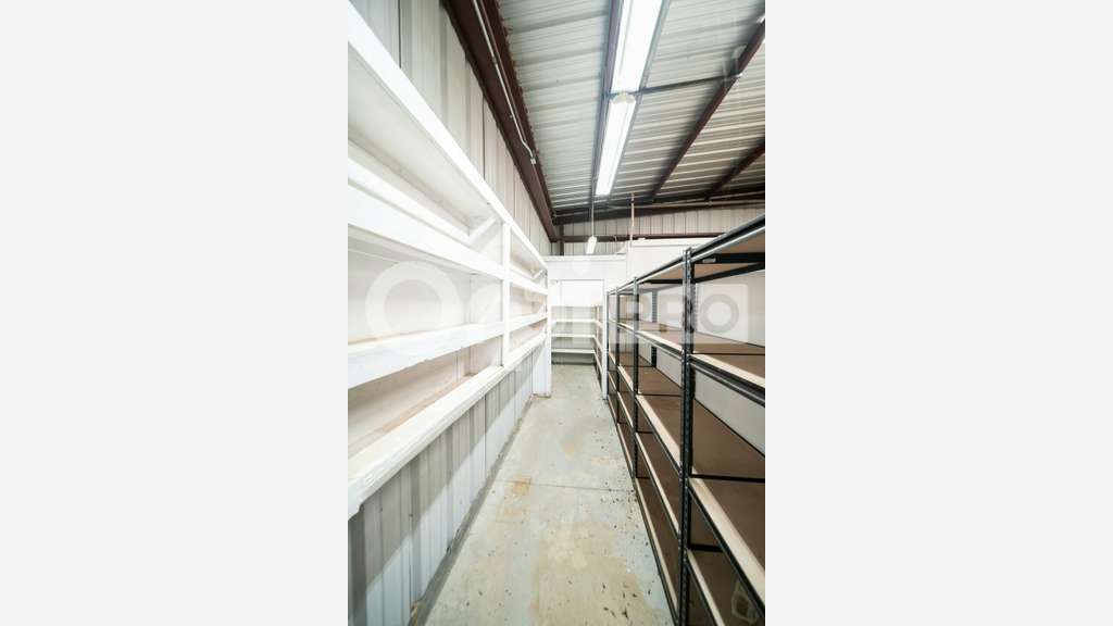 A louer entrepôt artisanal neuf 44m² à Saubrigues