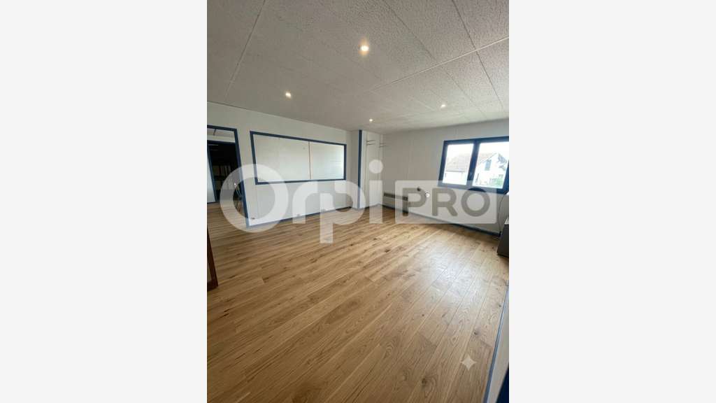 Entrepôt 700m² à louer à Saubusse
