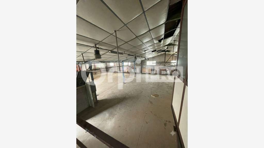 Entrepôt 700m² à louer à Saubusse