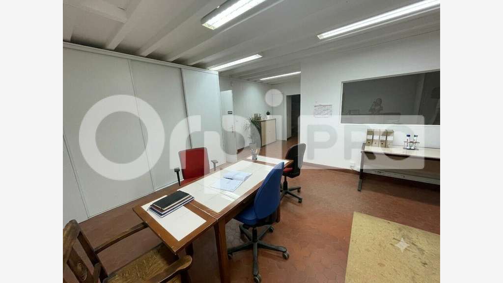 Entrepôt 700m² à louer à Saubusse