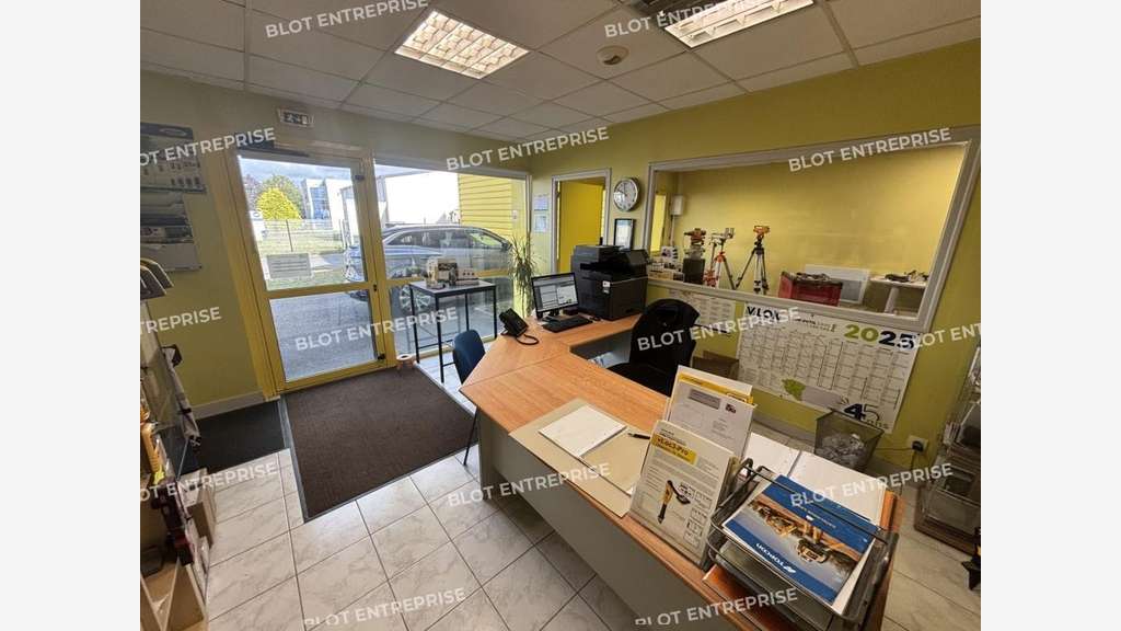 A louer locaux d'activités 130m² à Sautron