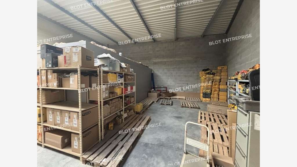 A louer locaux d'activités 130m² à Sautron