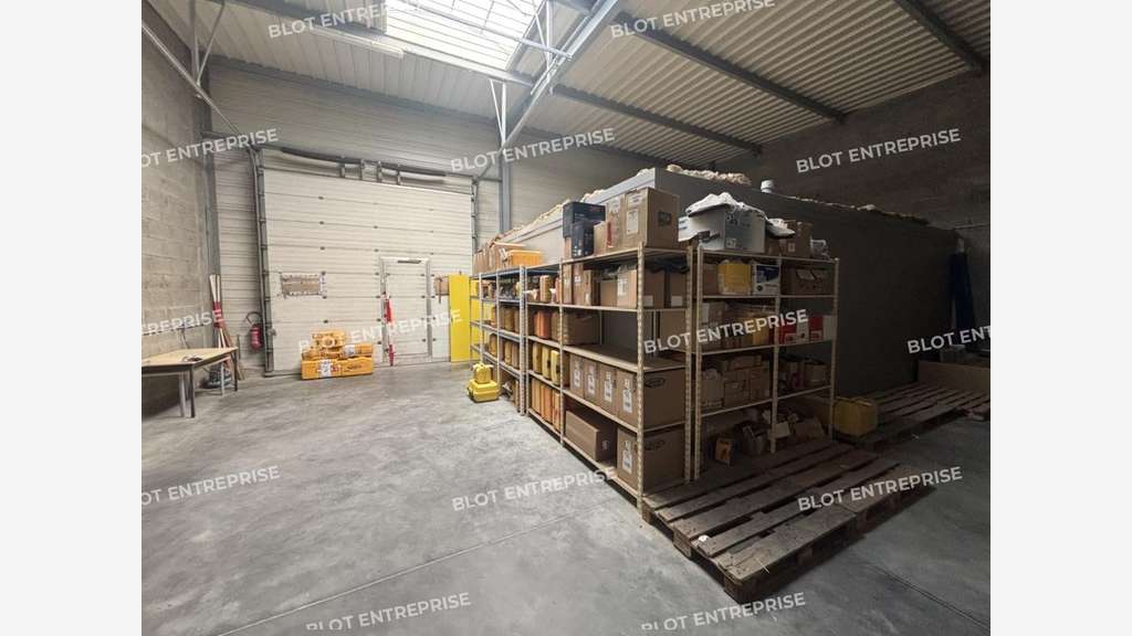 A louer locaux d'activités 130m² à Sautron