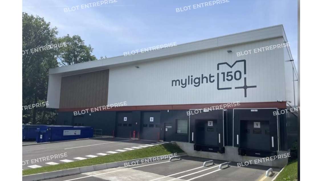 A louer locaux d'activités 2 687m² à Sautron