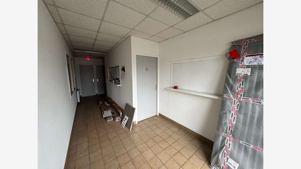 A louer bâtiment d'activité de 480m² Ouest Nantes