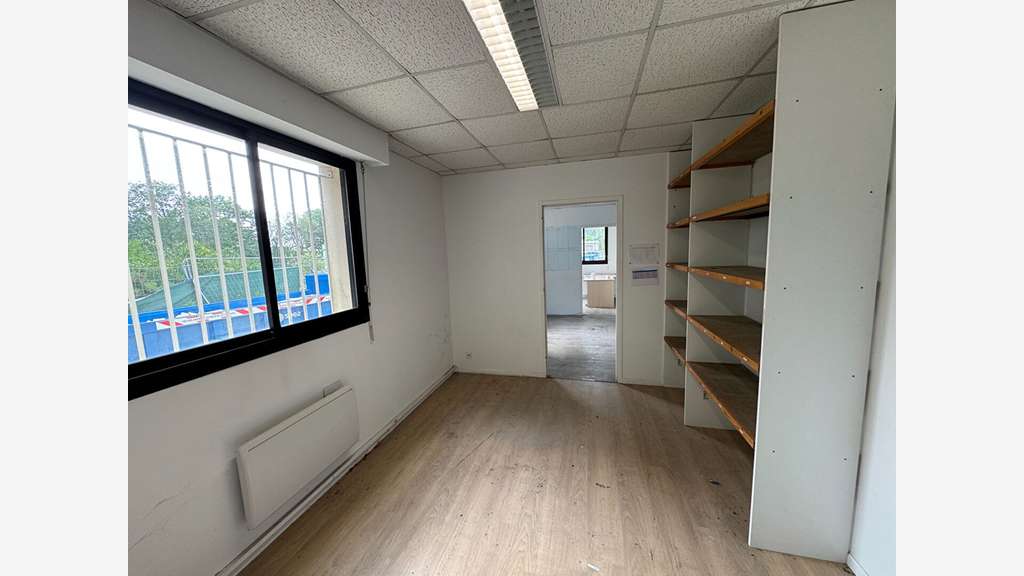 A louer bâtiment d'activité de 480m² Ouest Nantes