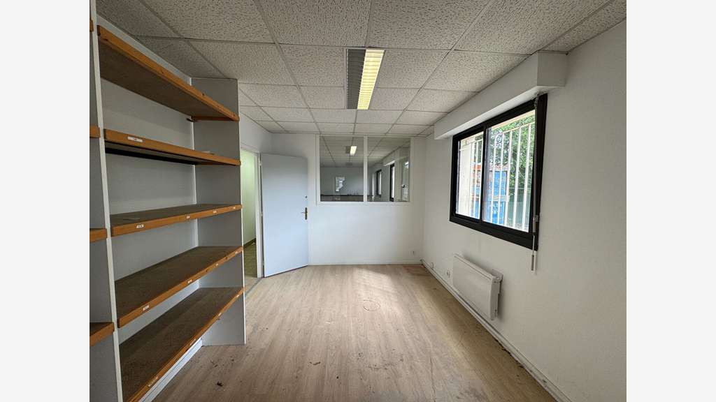 A louer bâtiment d'activité de 480m² Ouest Nantes