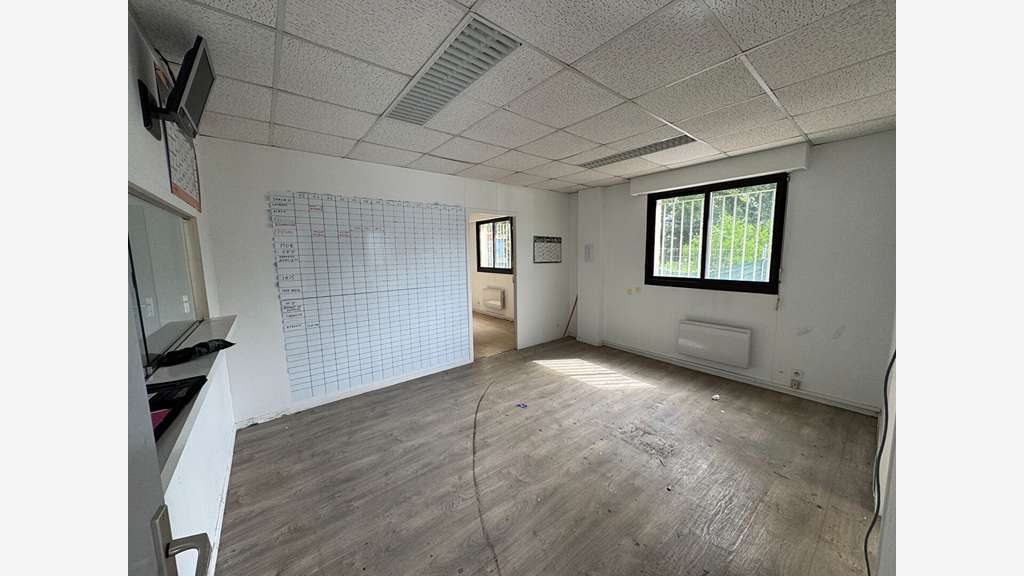 A louer bâtiment d'activité de 480m² Ouest Nantes
